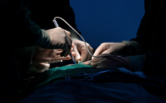 Trung Quốc: bà nội lấy tiền học của cháu đi xóa nếp nhăn xả xui