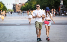 Từ tro tàn chiến tranh đến hub du lịch thế giới