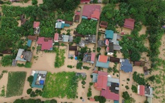 Hình ảnh hàng ngàn ngôi nhà ở Thanh Hóa ngập trong nước lũ