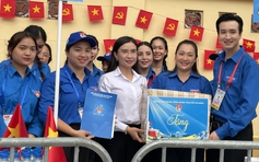 Bí thư T.Ư Đoàn Nguyễn Phạm Duy Trang thăm các tình nguyện viên phục vụ A80