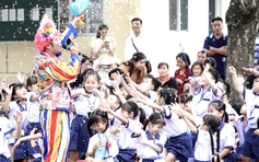 Buổi họp phụ huynh học sinh lớp 1 ấn tượng với thầy hiệu trưởng