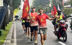 Nhà báo chạy bộ hơn 800 km mừng Quốc khánh 2.9