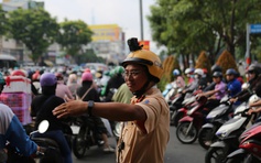 TP.HCM: Cấm ô tô cầu Bình Triệu 1, đi lối nào để tránh kẹt xe?