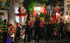 Hát thâu đêm chờ xem tổng duyệt diễu binh A80