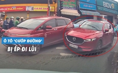 Ô tô Mazda CX-5 'cướp đường' vượt ẩu, bị xe khác ép đi lùi trên phố