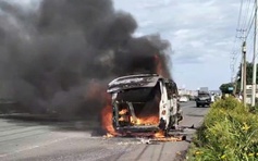 TP.HCM: Ô tô cháy dữ dội khi đang chạy trên quốc lộ 51