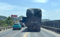 Quảng Trị: Xe tải nổ lốp, ùn tắc giao thông ở cầu Gianh