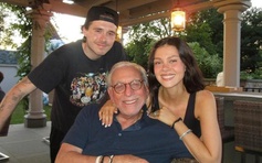 Brooklyn Beckham 'quay lưng' với gia đình vì được cha vợ hậu thuẫn tài chính?