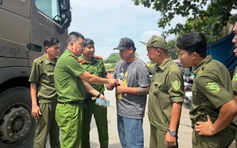 Công an phường Thủ Đức tổng kiểm tra cảng, phát hiện tài xế dương tính ma túy