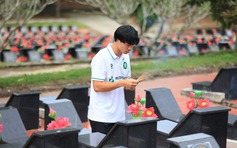 Công Phượng cùng đồng đội tri ân các anh hùng liệt sĩ trước mùa giải mới