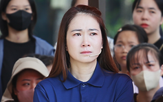 Thanh Thảo bật khóc vì cậu bé 13 tuổi đứng trước nỗi lo mồ côi