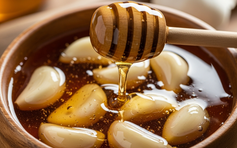 Ngày mới với tin tức sức khỏe: Lợi ích của tỏi ngâm mật ong