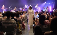 Nghệ sĩ Việt mang show ra quốc tế