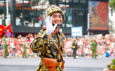 Ngắm hình ảnh quân nhân rạng ngời trên phố