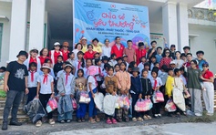 Khám bệnh, tặng quà cho bà con và học sinh xã Bình Phú - Gia Lai