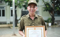 Anh Nguyễn Hoàng Huy được khen thưởng vì dũng cảm cứu người trên sông