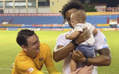 Màn gặp gỡ cực thú vị với Xuân Son, Văn Lâm… xin vía khỏe mạnh cho con trai