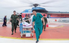 Trực thăng vượt bão xuyên đêm đưa bệnh nhân từ Trường Sa về TP.HCM cấp cứu