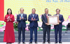 Hà Nội nhận Huân chương Lao động hạng nhất