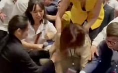 Clip giành giật nhau lấy phiếu mua căn hộ ở phường Bình Dương gây xôn xao