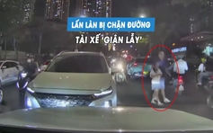 Chạy ngược chiều bị chặn lại, tài xế ngang nhiên đỗ xe giữa đường rồi bỏ đi