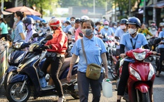 Lao động rời TP.HCM ngày càng nhiều: Định vị thành phố đáng sống cho công nhân