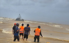 Đang cứu nạn 2 tàu cá với 11 thuyền viên trên đường vào trú bão số 10