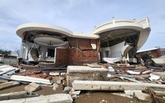 Cận cảnh khu nghỉ dưỡng hàng trăm tỉ bị đổ sập do bão số 10