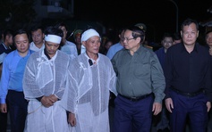 Thủ tướng viếng các nạn nhân tử vong do lốc xoáy tại Ninh Bình