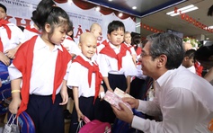 Xúc động lễ khai giảng lớp học đặc biệt của 40 bệnh nhi ung thư