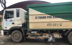 Va chạm với xe thu gom rác, 1 học sinh tử vong