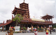 Chiêm bái xá lợi Phật, cầu bình an cho gia đình trong lễ Vu Lan