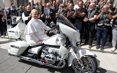 Điểm đặc biệt trên chiếc BMW R 18 Transcontinental tặng Giáo hoàng Leo XIV