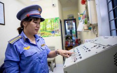 Gác tàu giữa lòng TP.HCM: Đón giao thừa bên gác chắn