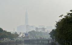 Giữa trưa, TP.HCM vẫn mịt mù vì ô nhiễm, không khí vượt 'cảnh báo đỏ'
