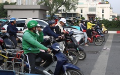 Chuyển đổi 'xe xanh': Người Hà Nội 'đứng giữa ngã ba', trông chờ chính sách