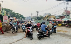 Thi công rào chắn đường gây ùn tắc, đơn vị bị CSGT TP.HCM xử phạt