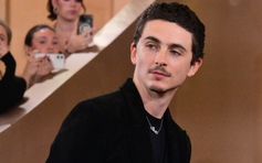 Lý do 'người đàn ông đẹp nhất thế giới' gây sốt ở Quả cầu vàng 2026