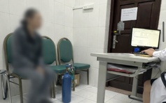 Nữ sinh Hà Nội đi khám tâm thần cùng bình khí cười