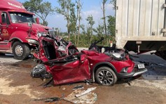 Xe con bẹp dúm sau tai nạn liên hoàn, 4 người bị thương nặng