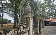 Tường thành cổ hàng trăm năm tuổi trong đình thần ở TP.HCM: Có bị lãng quên?