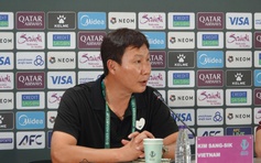 HLV Kim Sang-sik tận mắt xem U.23 UAE hòa Syria, lên phương án nhân sự và chiến thuật đấu tứ kết