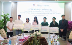 Trao 15 suất học bổng tiếng Anh gần 1,5 tỉ đồng cho học sinh, sinh viên
