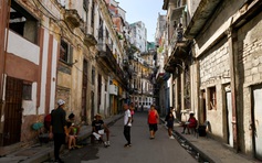 Mỹ gửi hàng cứu trợ Cuba 3 tháng sau bão