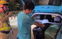 CSGT Tây Ninh bắt quả tang vụ vận chuyển thuốc lá lậu trong đêm