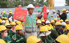 Mang tết đến với hơn 2.000 công nhân Dự án trung tâm tổ chức APEC 2027