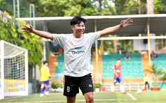 Siêu phẩm để đời của chàng tiền vệ quê An Giang