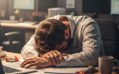 Vì sao ăn sáng xong ngồi một lát là thấy buồn ngủ, đuối sức?