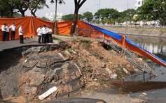 Kiểm tra bờ kênh Tàu Hủ sạt lở, lãnh đạo TP.HCM yêu cầu khắc phục khẩn cấp