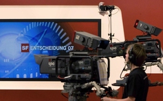 Truyền thông công cộng châu Âu gặp khó